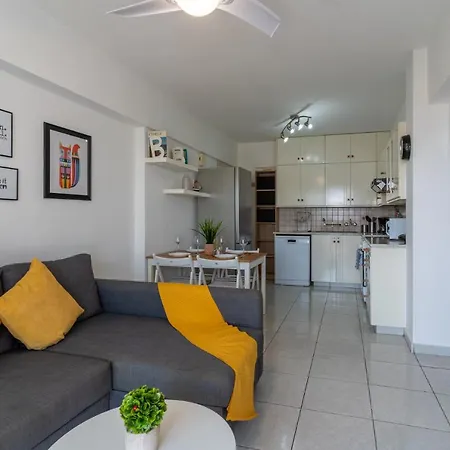 Anais 1-bedroom In Mackenzie Appartamento Larnaca